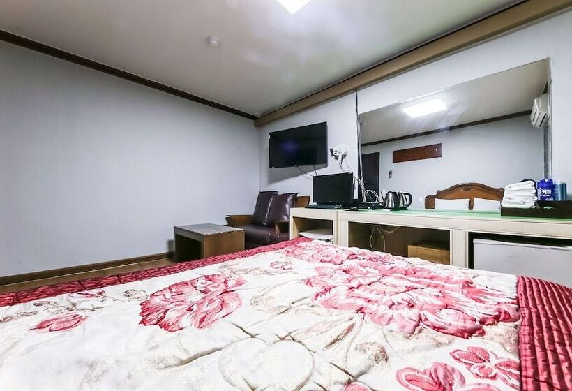 모텔 Daejeon Yuseong Hotel 141