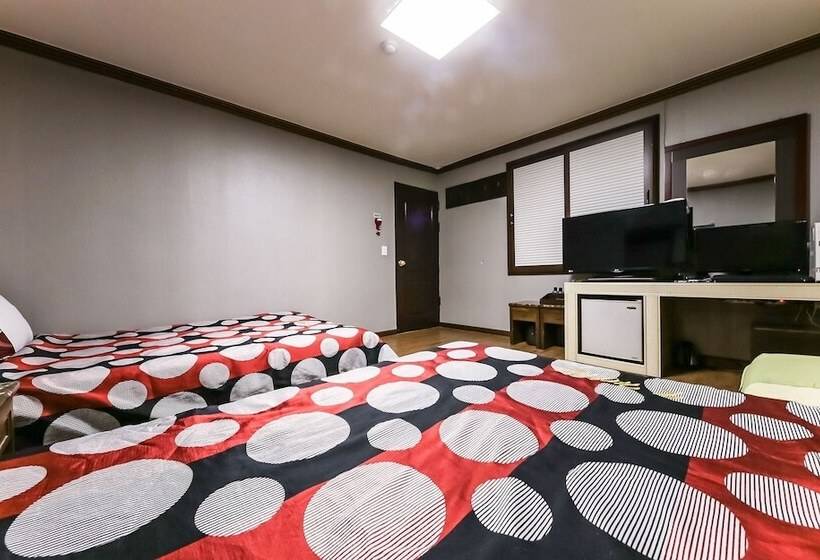 모텔 Daejeon Yuseong Hotel 141