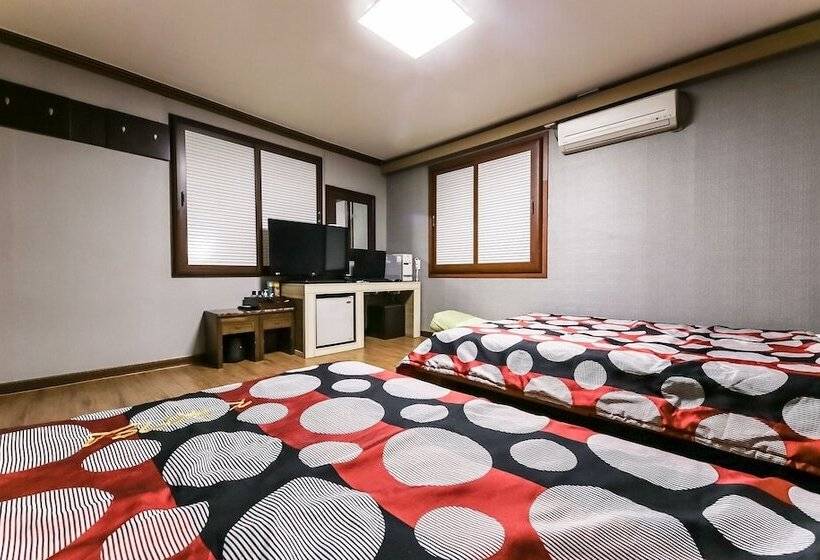 모텔 Daejeon Yuseong Hotel 141