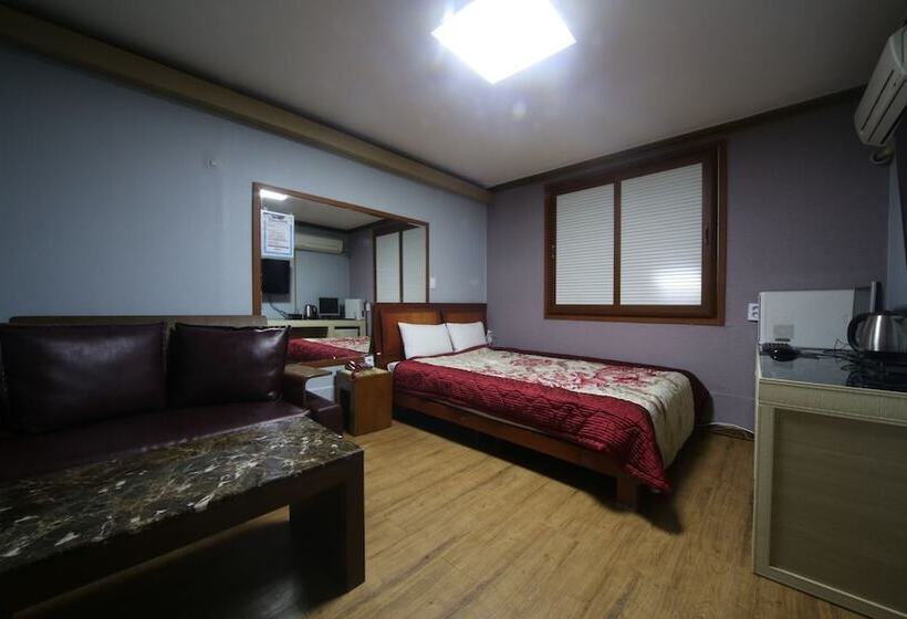 모텔 Daejeon Yuseong Hotel 141