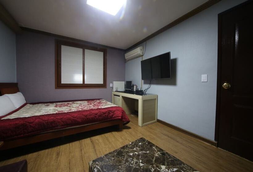 모텔 Daejeon Yuseong Hotel 141
