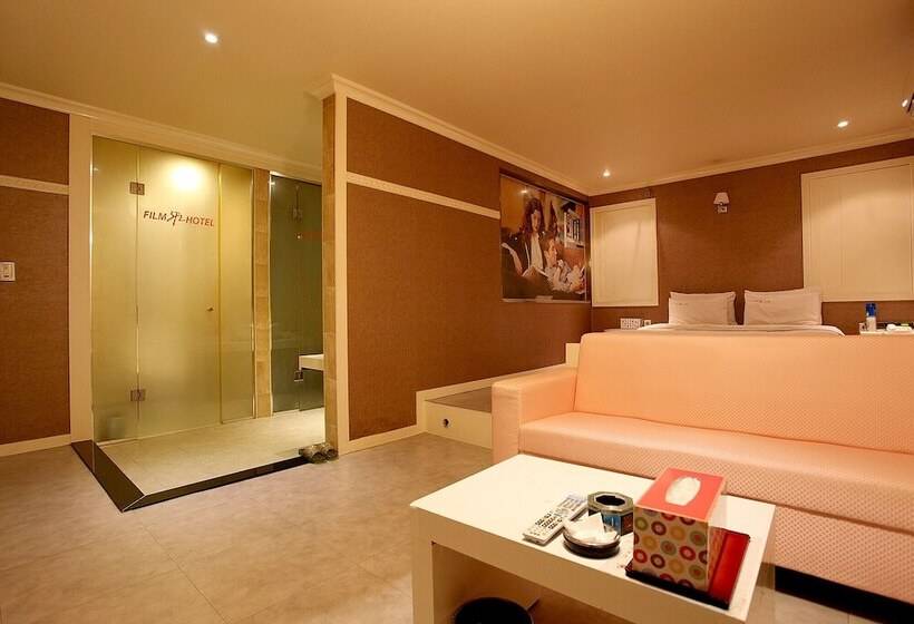 モーテル Guri Film 372