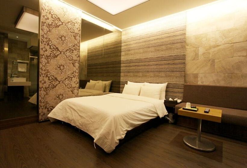 Motel Seoul National University Station Dam