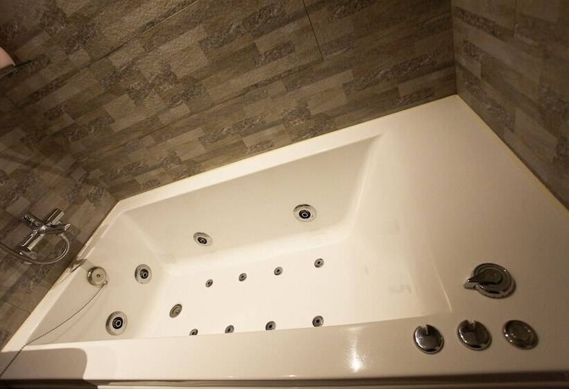 Motel Seoul National University Station Dam