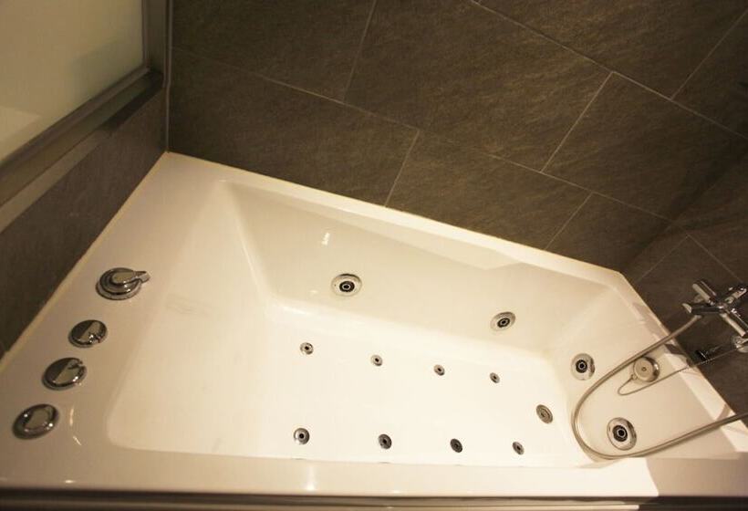 Motel Seoul National University Station Dam