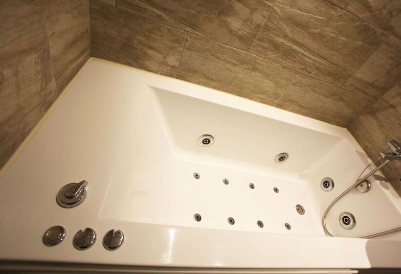 Motel Seoul National University Station Dam