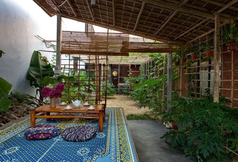 پانسیون Ba's Garden Beachside Homestay