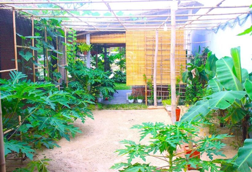 پانسیون Ba's Garden Beachside Homestay