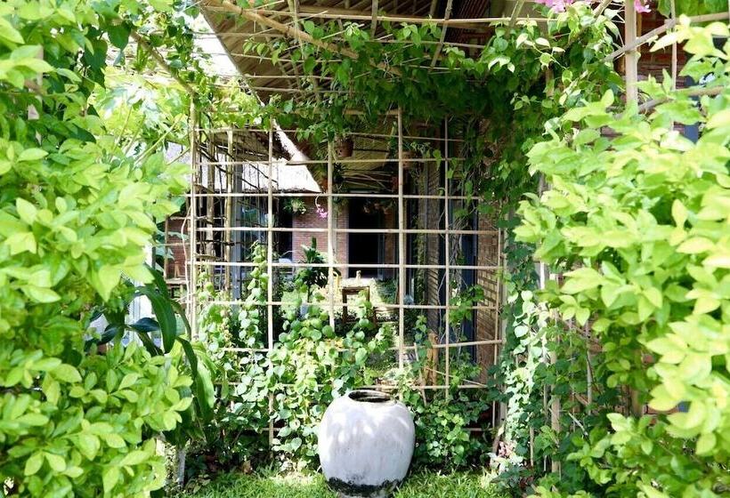 پانسیون Ba's Garden Beachside Homestay