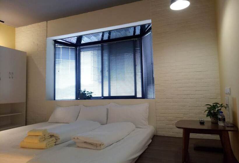 پانسیون Chi House