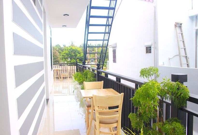 پانسیون Sunshine Ha My Beach Villa