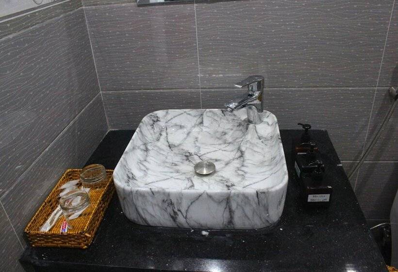 پانسیون Sunshine Ha My Beach Villa