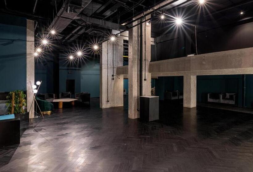 Skylark, Aluma Hotel & Resort