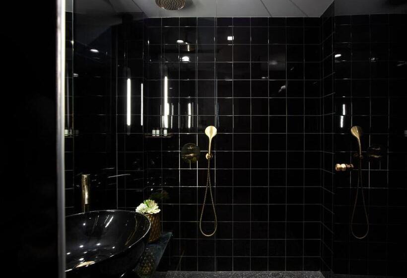 Skylark, Aluma Hotel & Resort