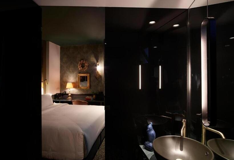 Skylark, Aluma Hotel & Resort