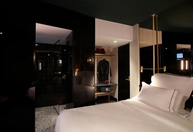 Skylark, Aluma Hotel & Resort