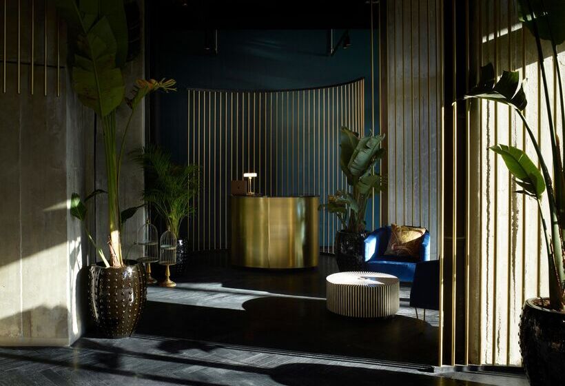 Skylark, Aluma Hotel & Resort