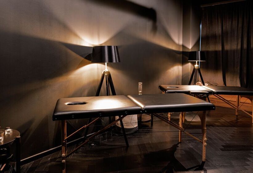 Skylark, Aluma Hotel & Resort