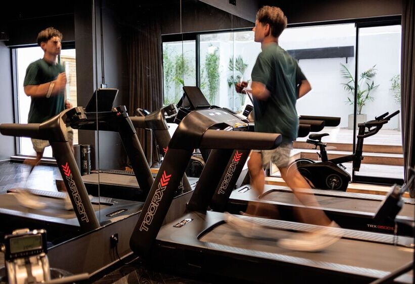 Skylark, Aluma Hotel & Resort