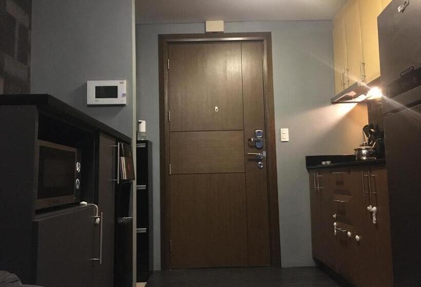 Cozy Condo Near Naia With Wifi, Pool And Balcony