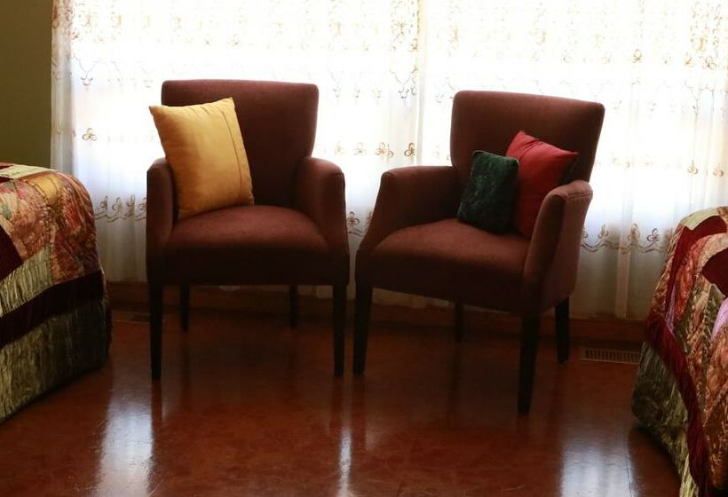 فندق A Garden Stroll B&b