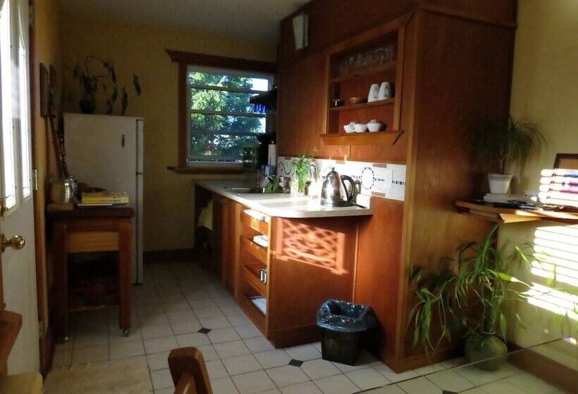 فندق Artisan Upstairs Guesthouse