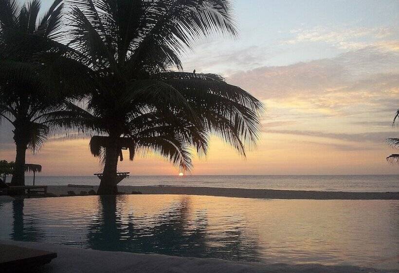 هتل La Posada De Los Tumpis