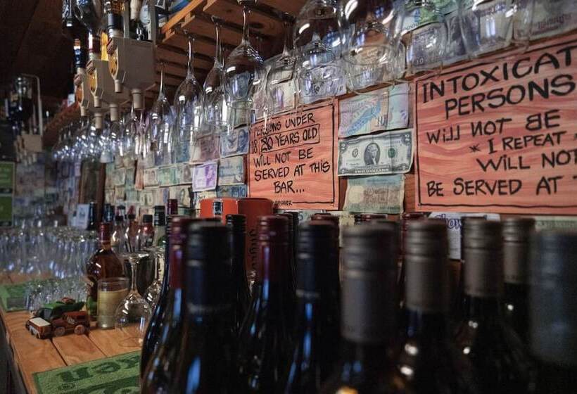 בית מלון כפרי Pipers Ski Lodge