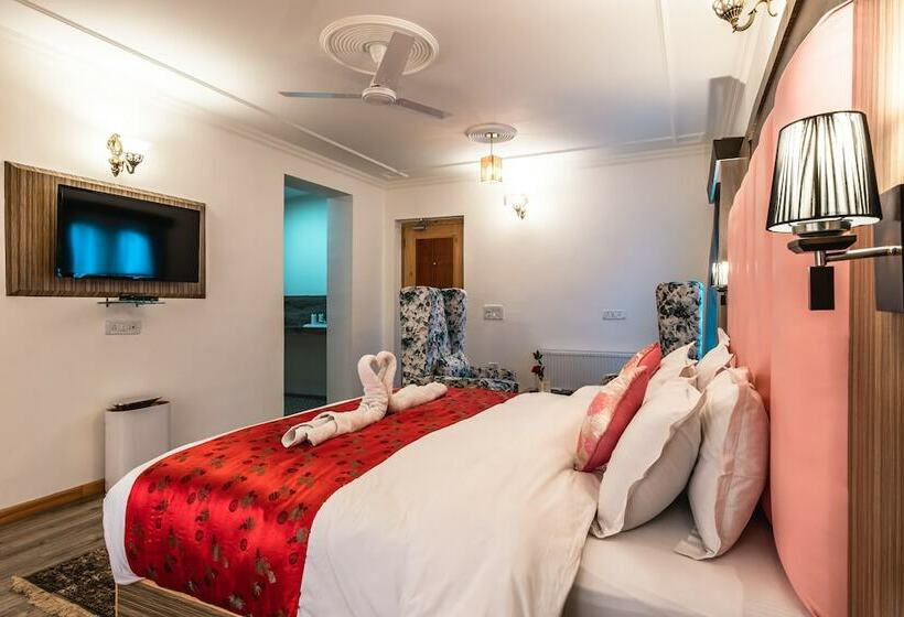 هتل Sangaylay Palace