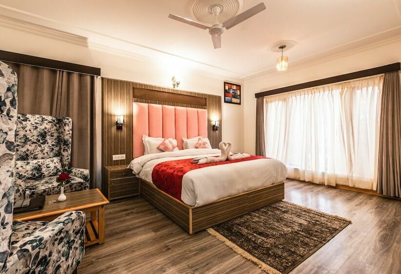 هتل Sangaylay Palace