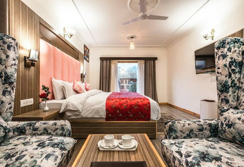 هتل Sangaylay Palace