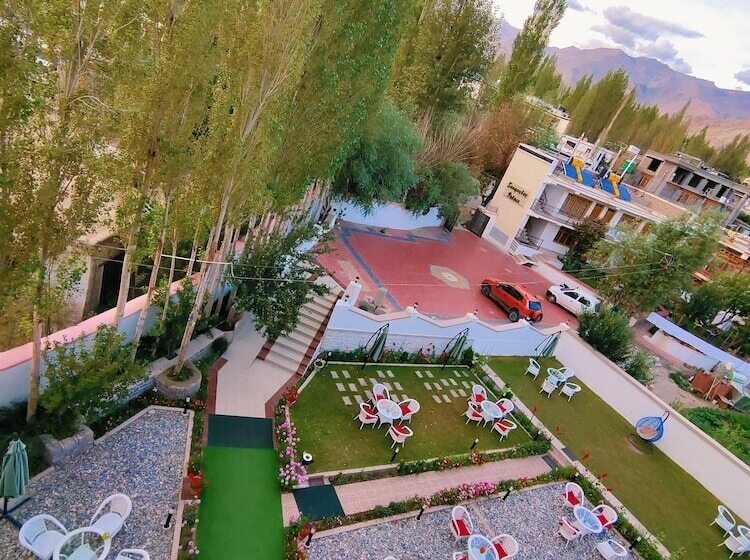 هتل Sangaylay Palace