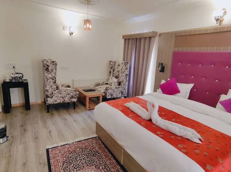 هتل Sangaylay Palace