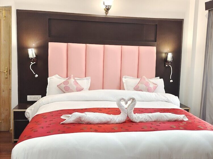 هتل Sangaylay Palace