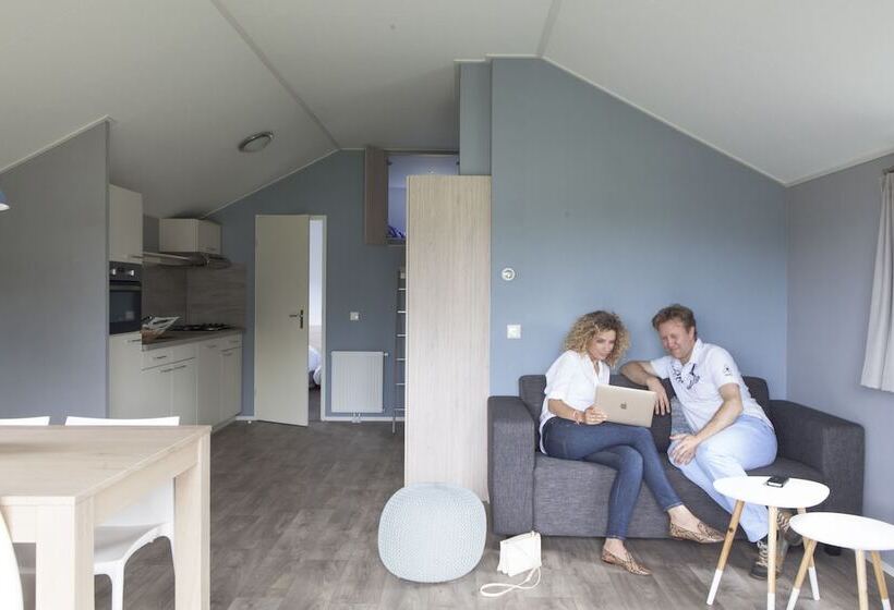 בית מלון כפרי Strand 49 Camping & Glamping