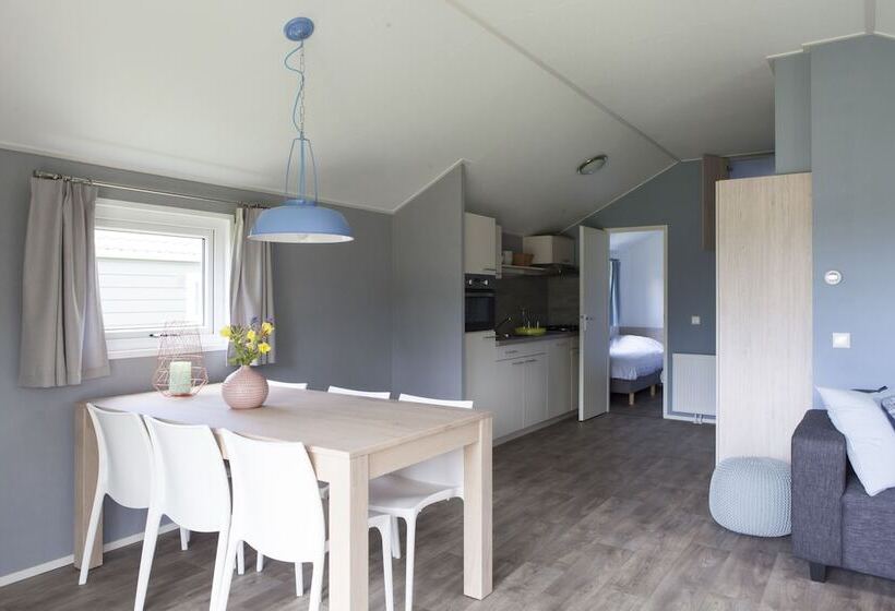 בית מלון כפרי Strand 49 Camping & Glamping