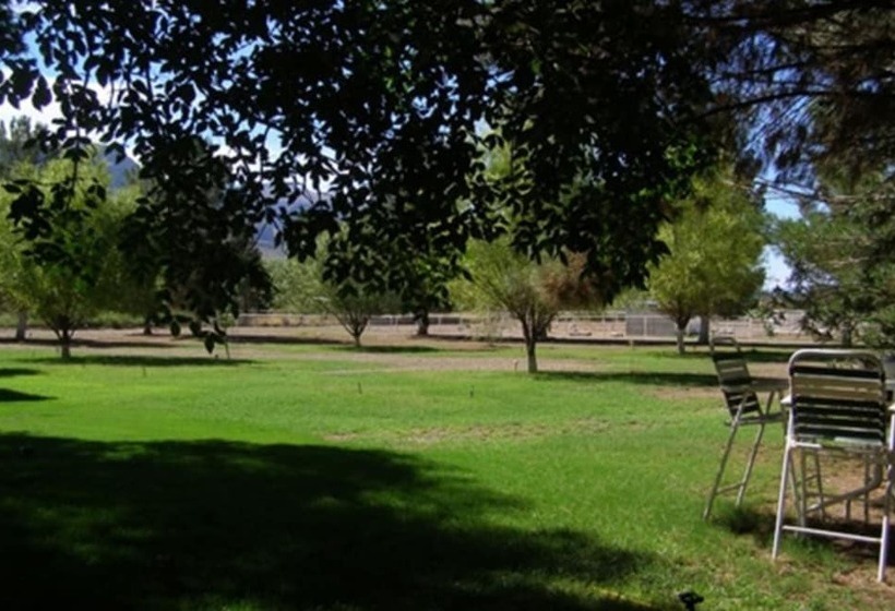 فندق Tavares Inn