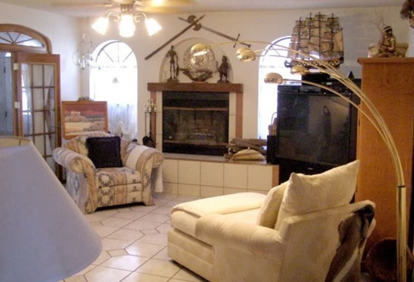 فندق Tavares Inn