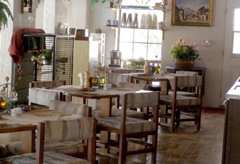 فندق Tavares Inn