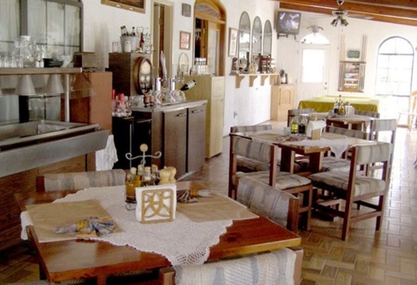 فندق Tavares Inn