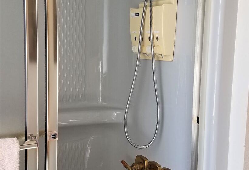 فندق Tavares Inn