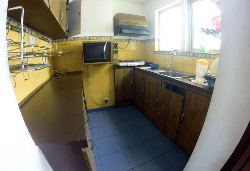 هاستل Backpack Lanka