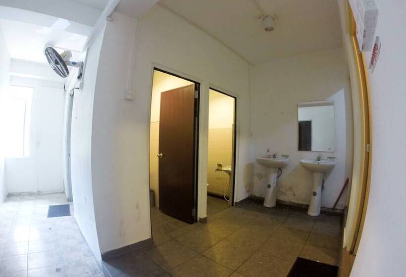 هاستل Backpack Lanka