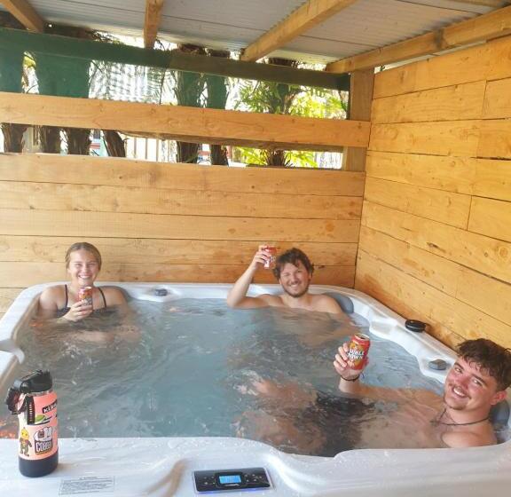 ユースホステル Glow Worm Accommodation