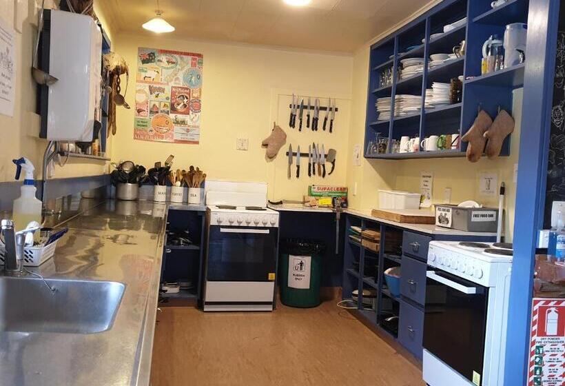 ユースホステル Glow Worm Accommodation