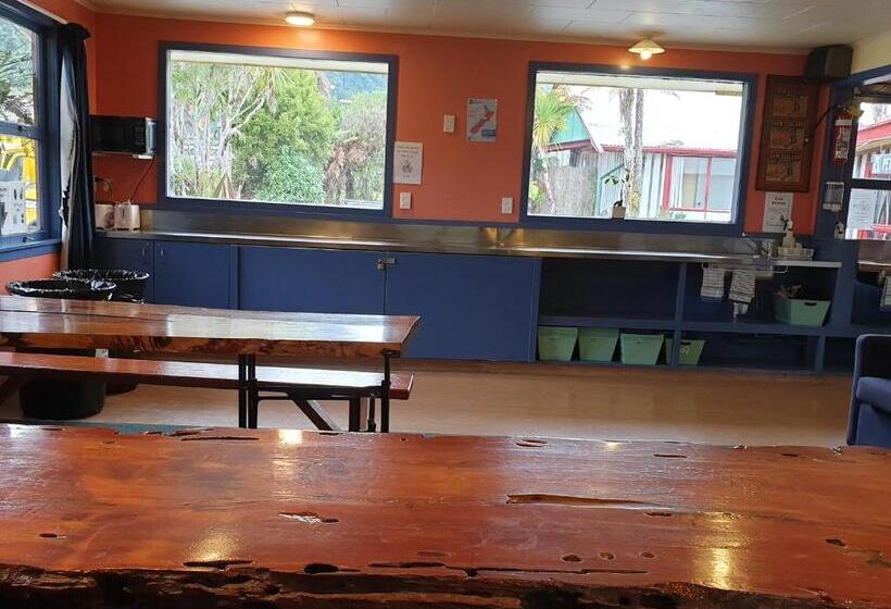 ユースホステル Glow Worm Accommodation