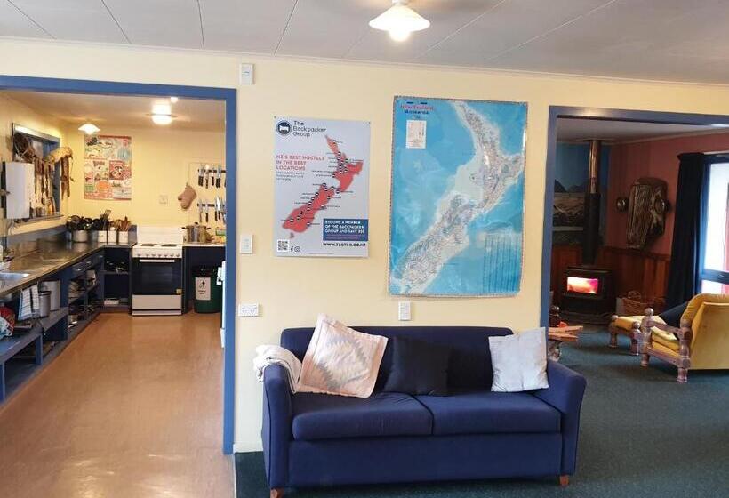 ユースホステル Glow Worm Accommodation