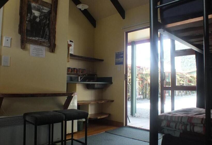 ユースホステル Glow Worm Accommodation