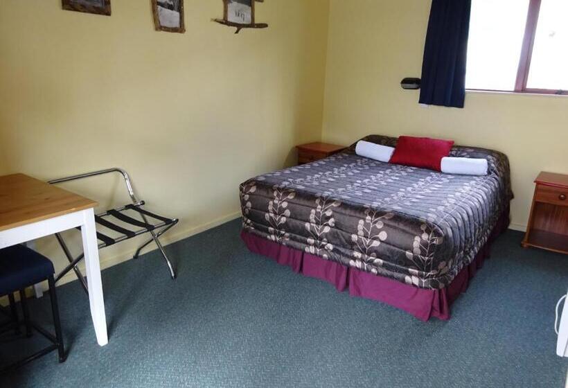 ユースホステル Glow Worm Accommodation