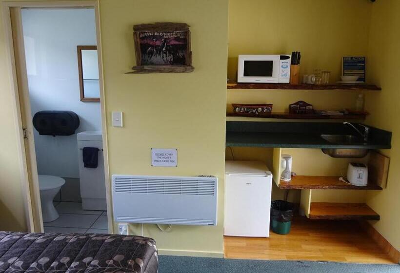 ユースホステル Glow Worm Accommodation